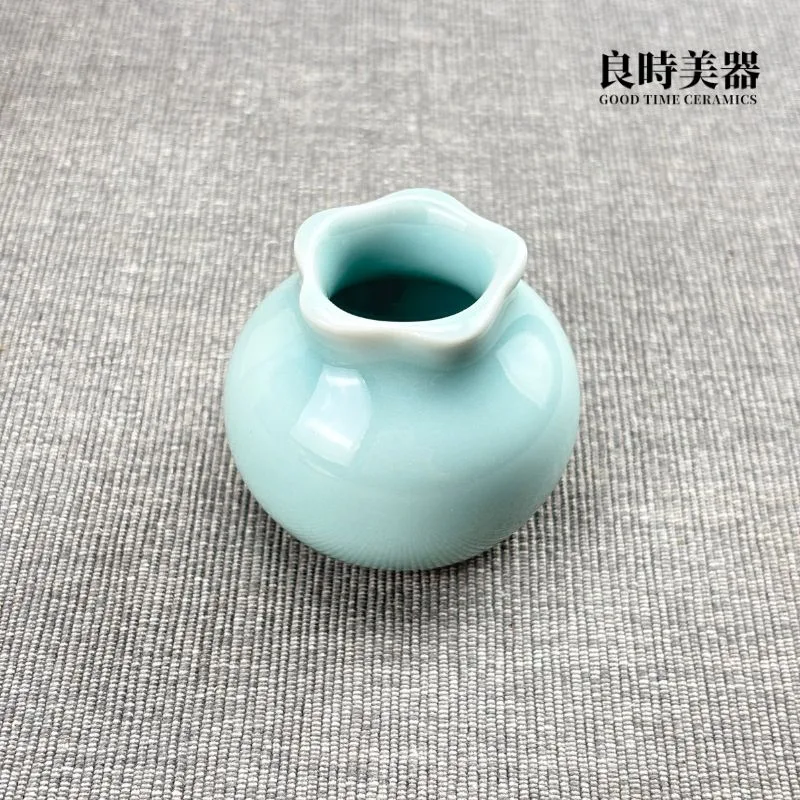 青瓷小花插茶席點綴花器- 良時美器GoodTimeCeramics台灣茶具推薦