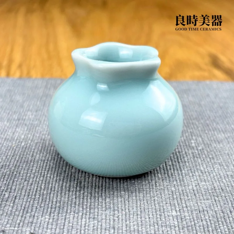 青瓷小花插茶席點綴花器- 良時美器GoodTimeCeramics台灣茶具推薦