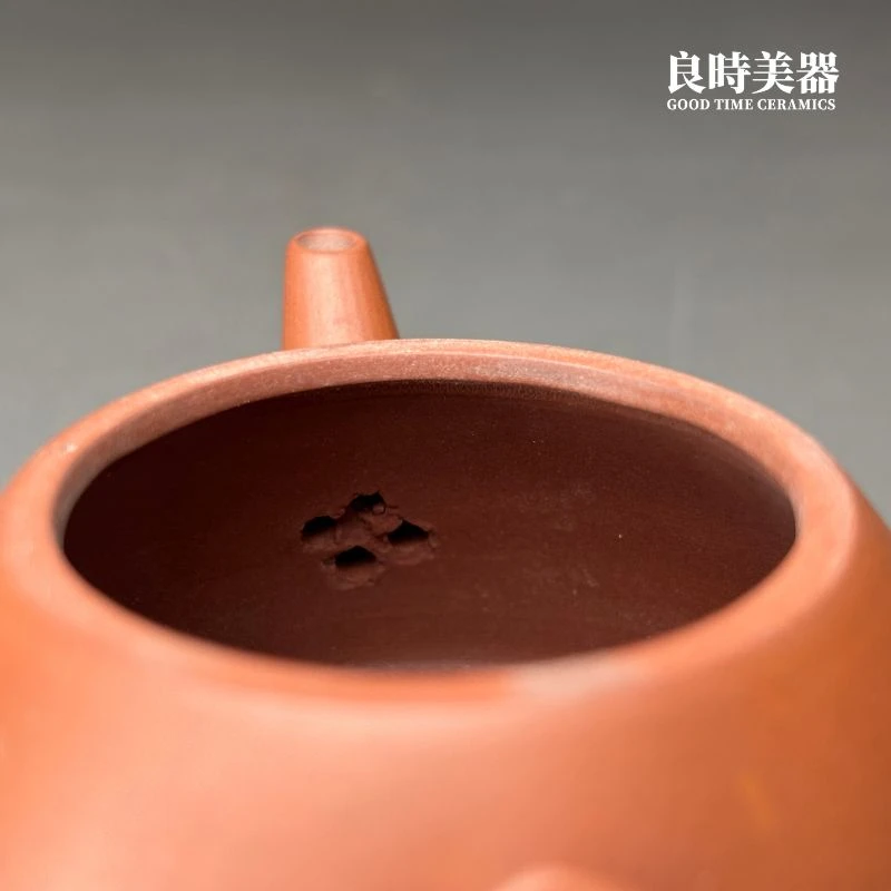 東峰早期手拉坯朱泥壺-內孔