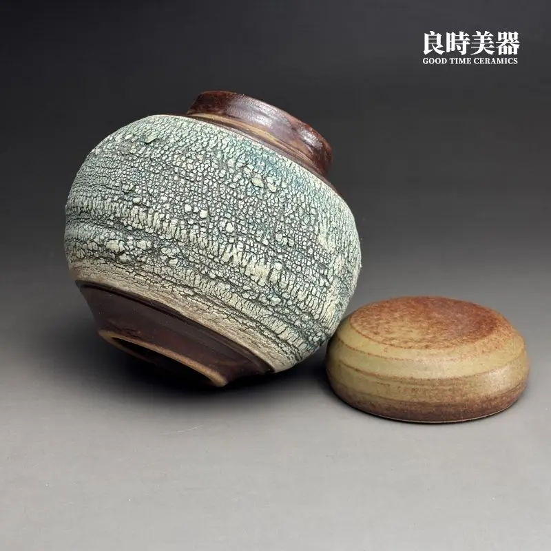 手拉胚茶倉細節-蒼翠窯變爆裂紋