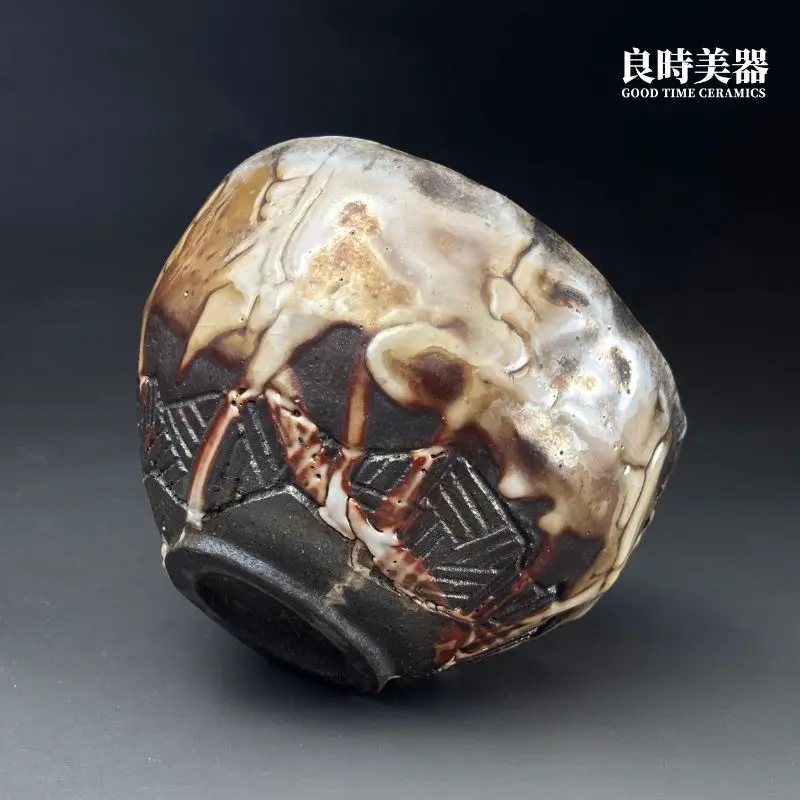 許明香柴燒茶碗細節 斑駁志野釉面與天然木柴落灰窯變痕跡特寫