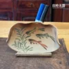 手繪金魚圖樣細節-職人彩繪水草紋路-原創手工陶瓷工藝-商務送禮