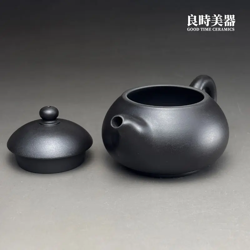 台灣茶具-林永裕手作煙燻黑金茶壺-T-LYUB-1正面外觀與手工拉坏壺身