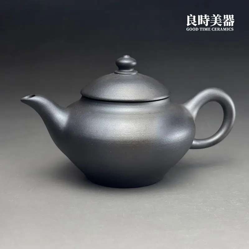台灣茶具-林永裕手作煙燻黑金茶壺-T-LYUB-4正面外觀與手工拉坏壺身