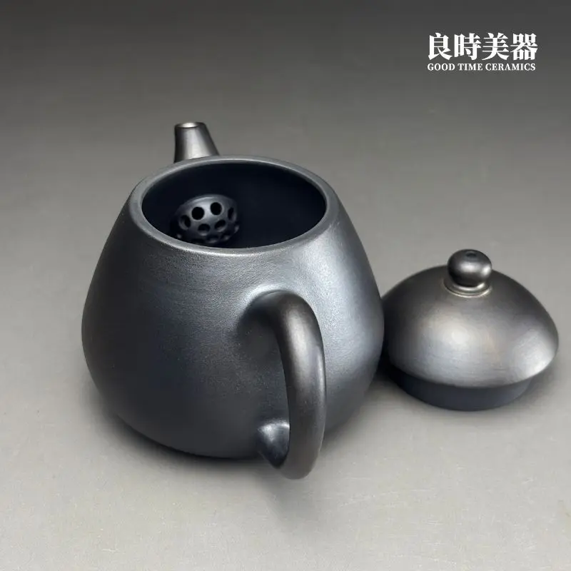 T-LYUB-5 (3) 台灣茶器推薦-林永裕手作煙燻黑金龍蛋壺半手工圓潤把手與背面細節