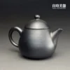 T-LYUB-5 (5) 台灣茶具-林永裕手作煙燻黑金龍蛋壺煙燻痕跡與半手工直流壺嘴特寫