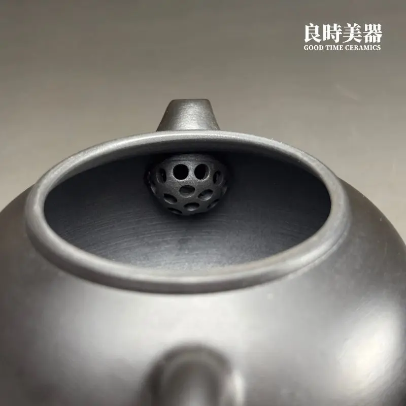 林永裕手作煙燻黑金西施壺-180ml內部細節工藝特寫