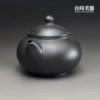 台灣茶具-林永裕手作煙燻黑金西施壺煙燻痕跡與微仰一彎壺嘴特寫