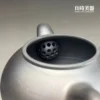 林永裕手作煙燻黑金仿鼓壺-250ml孔內部細節工藝特寫