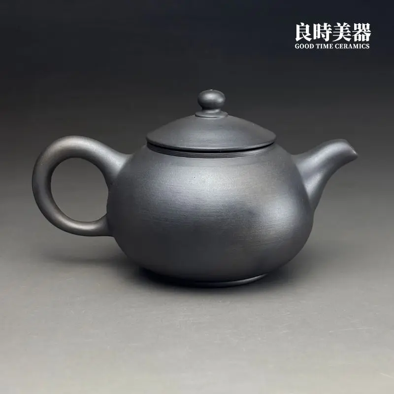 良時美器台灣茶器推薦-林永裕手作煙燻黑金仿鼓壺130g扁圓幾何整體造型視覺