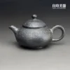 台灣茶器推薦-林永裕手作煙燻黑金岩肌仿鼓壺半手工圓潤把手與背面細節