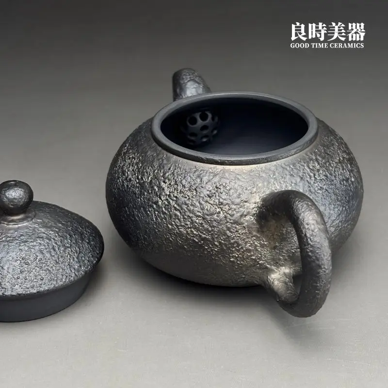 林永裕手作煙燻黑金岩肌仿鼓壺-180ml半球多孔濾網內孔與內部細節工藝特寫