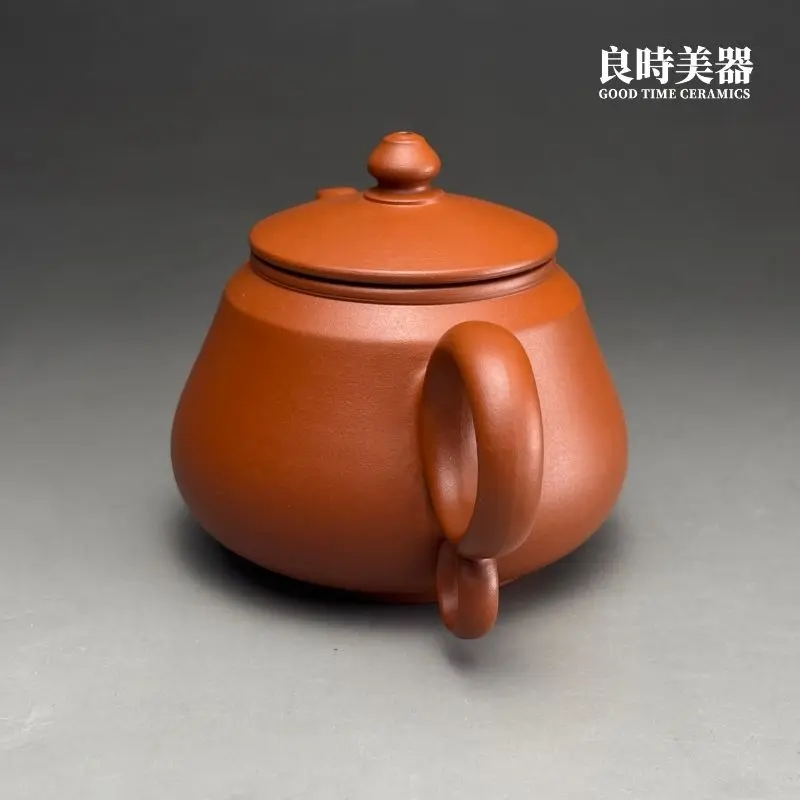 台灣茶具-林永裕手作朱泥茶壺細緻弦紋與側面線條特寫