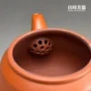 台灣茶具-林永裕手作朱泥茶壺圓拱鈕蓋與氣孔局部特寫