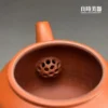 台灣茶具-林永裕手作朱泥茶壺圓拱鈕蓋與氣孔局部特寫