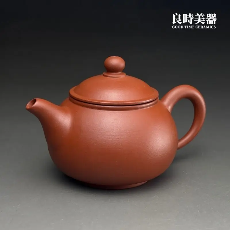 台灣茶具-林永裕手作朱泥茶壺細緻弦紋與側面線條特寫