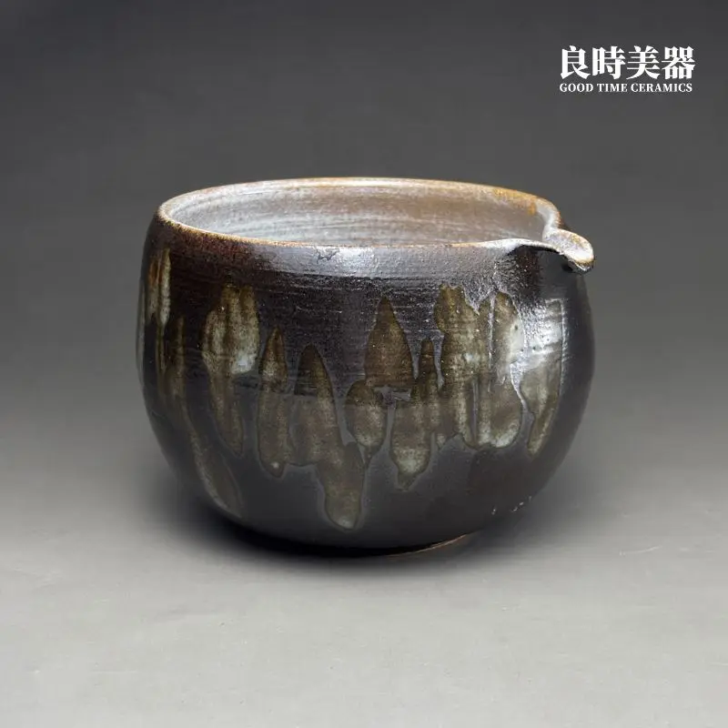 大容量手作抹茶碗俯瞰照-內襯溫潤白釉襯托抹茶翠綠色澤