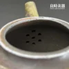 ccz-10 (5) 高端台灣茶器-張家誌手作柴燒窯變德鐘壺內壁七孔梅花狀濾網細節