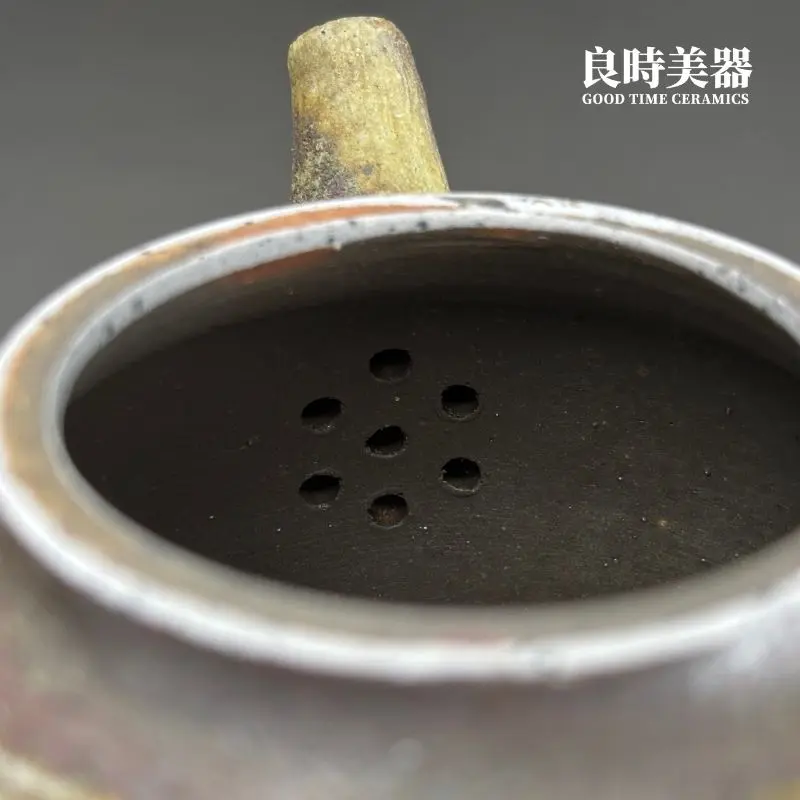 ccz-10 (5) 高端台灣茶器-張家誌手作柴燒窯變德鐘壺內壁七孔梅花狀濾網細節