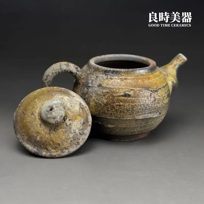 ccz-11 (4) 台灣茶具-張家誌手作入炭柴燒壺大口口蓋與笠帽鈕結晶特寫