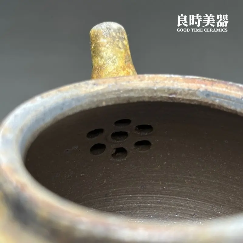 ccz-11 (5) 高端台灣茶器-張家誌手作入炭柴燒壺內壁七孔直排濾網細節