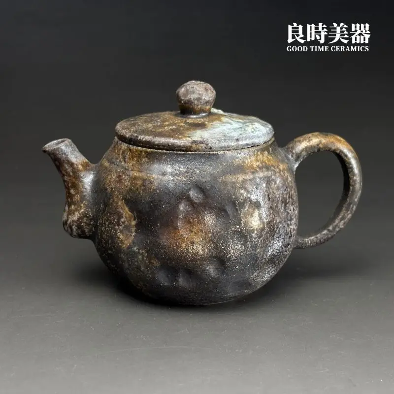 ccz-12 (1) 台灣茶具-張家誌手作入炭柴燒壺-Ccz-12正面外觀與手工凹凸搥痕