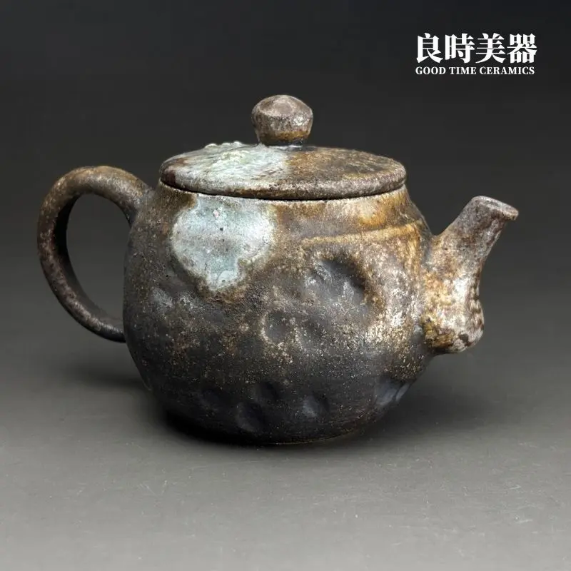 台灣茶器推薦-張家誌手作入炭柴燒壺淡青綠色乳濁落灰結晶背面細節