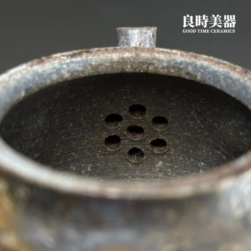 高端台灣茶器-張家誌手作入炭柴燒壺內壁七孔梅花狀濾網細節