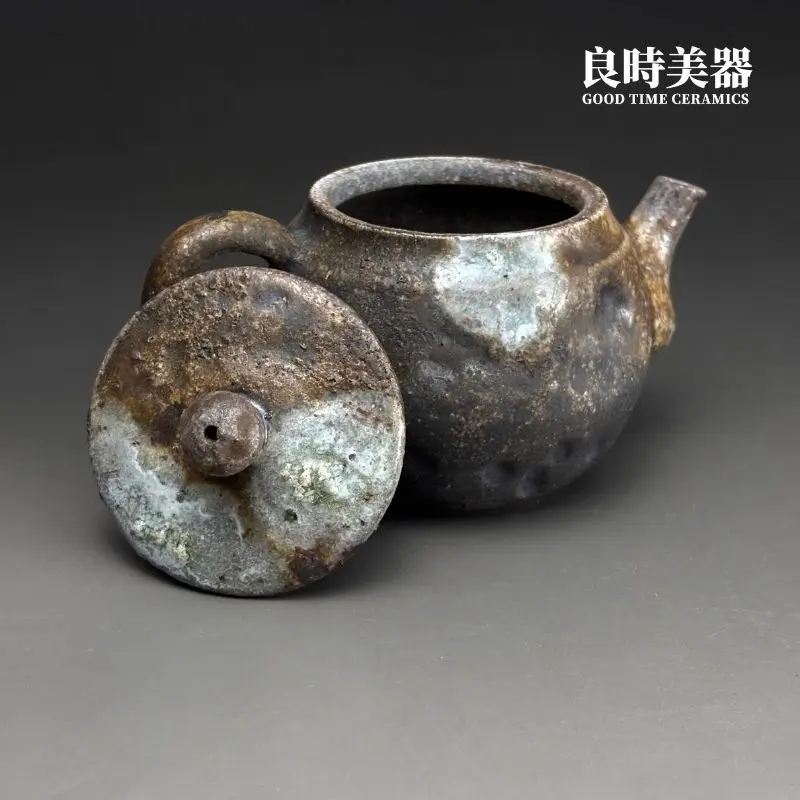 張家誌手作入炭柴燒壺耳形圓把與大口壓蓋側面視覺