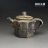 台灣茶具-張家誌手作入炭柴燒壺-Ccz-13外觀與手工鑿刻縱紋