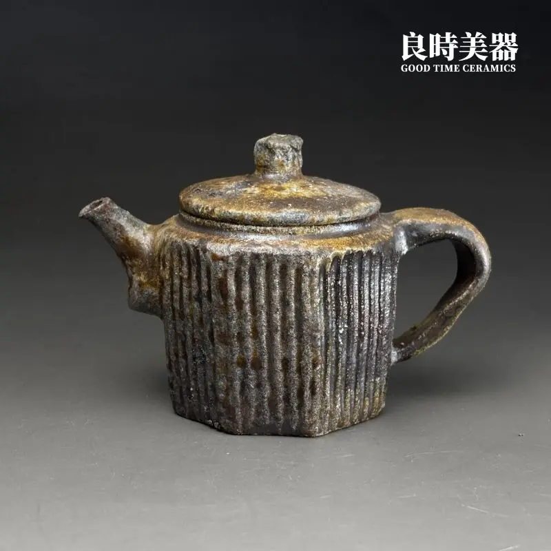 ccz-13 (1) 台灣茶具-張家誌手作入炭柴燒壺-Ccz-13外觀與手工鑿刻縱紋