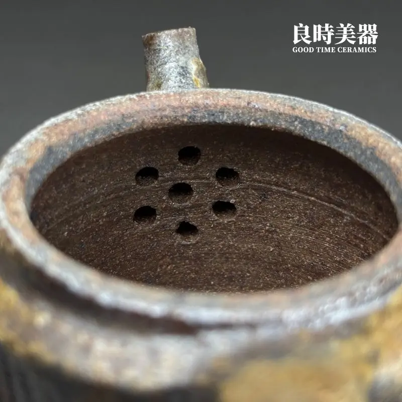 高端台灣茶器-張家誌手作入炭柴燒壺內壁七孔梅花狀濾網細節