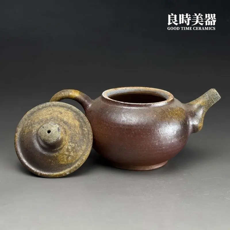 ccz-15 (3) 台灣茶具-張家誌手作入炭柴燒壺大口口蓋與笠帽鈕結晶特寫