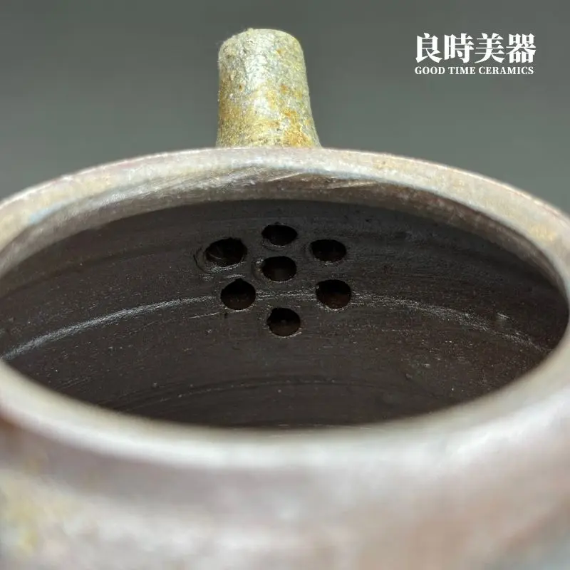 張家誌手作入炭柴燒壺內壁七孔梅花狀濾網工藝細節特寫