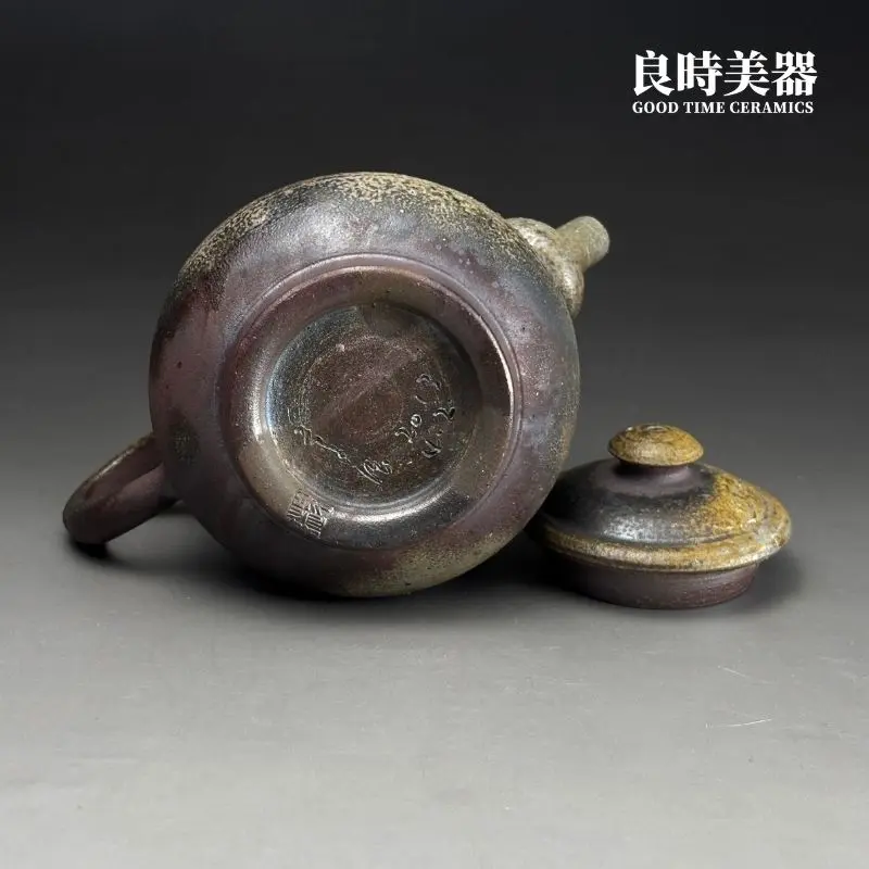 台灣茶具-張家誌手作入炭柴燒壺底足內圈與2013、4.2山形落款款識真跡