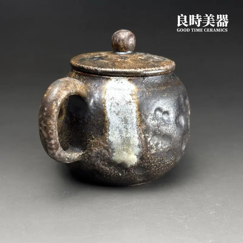 高端台灣茶器-張家誌手作入炭柴燒壺大口口蓋與乳白色白瀑垂滴結晶特寫