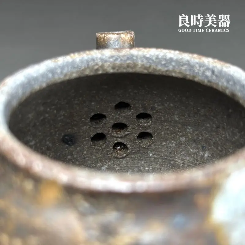 張家誌手作入炭柴燒壺內壁七孔梅花狀濾網工藝細節特寫