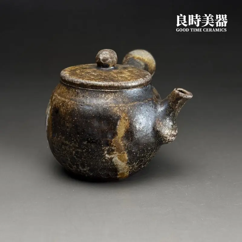 台灣茶器推薦-張家誌手作入炭柴燒壺直流壺嘴與圓扁腹身筒細節