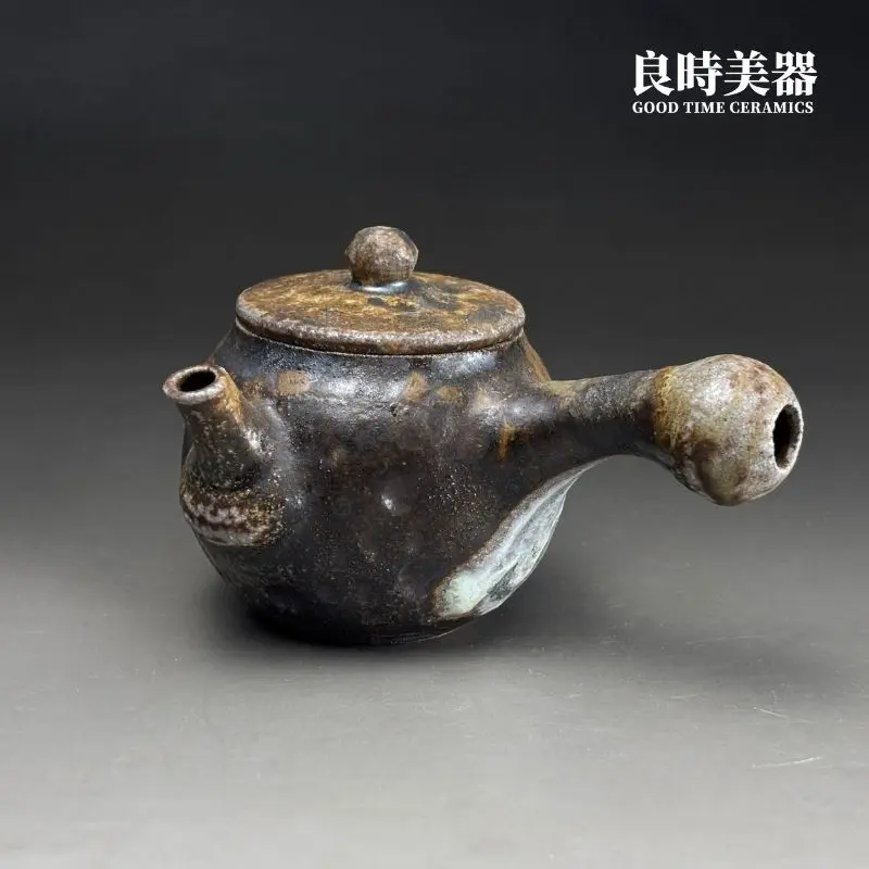 ccz-19 (4) 張家誌手作入炭柴燒壺背面深邃炭黑色澤與笠帽鈕蓋細節視覺