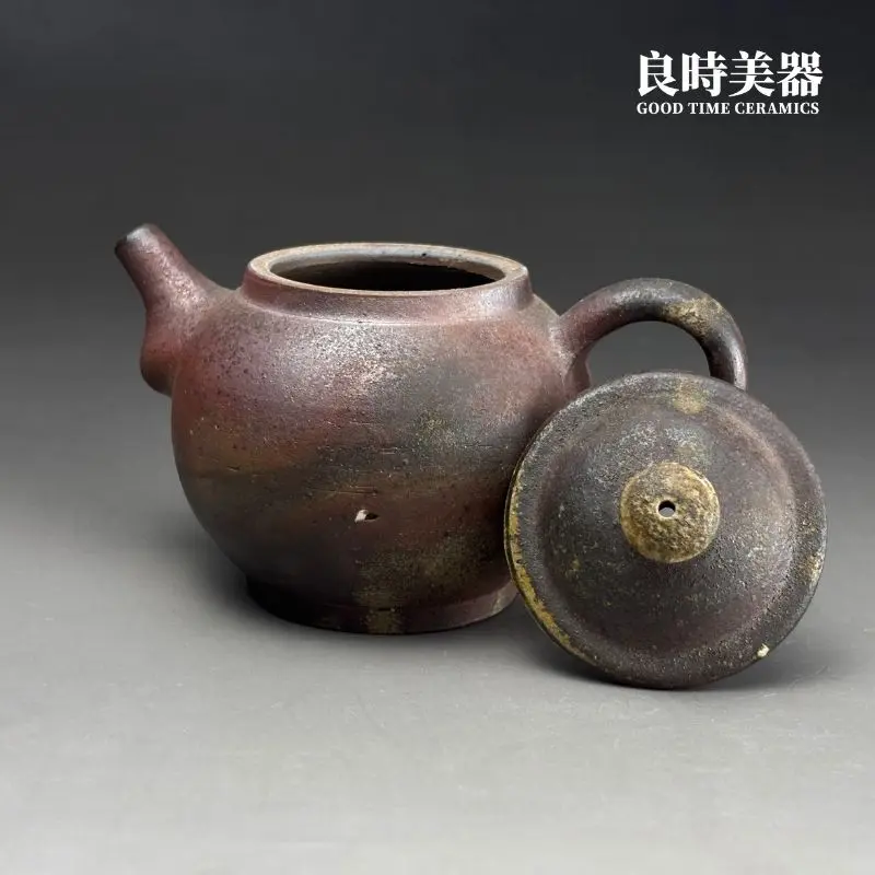 台灣茶具-張家誌手作柴燒窯變龍蛋壺圓笠鈕蓋與氣孔局部特寫