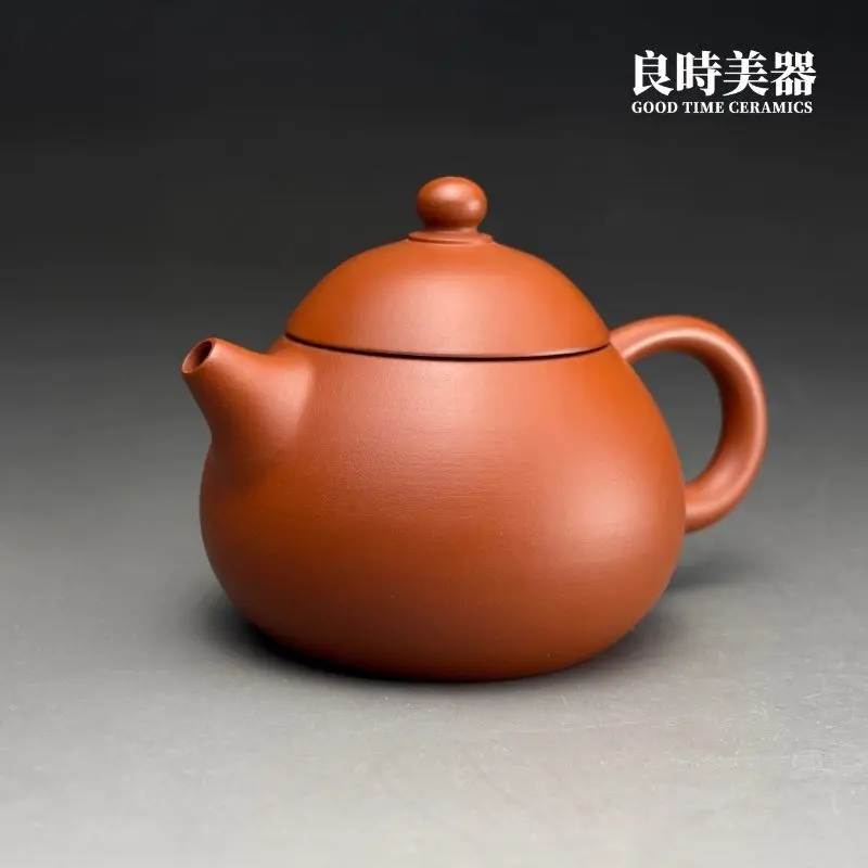 林永裕手作朱泥西施壺圓珠鈕蓋與圓拱壺蓋局部造型特寫
