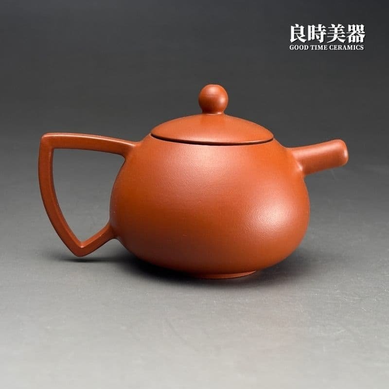 良時美器台灣茶器推薦-陳巧松手拉坏幾何朱泥壺100ml背面