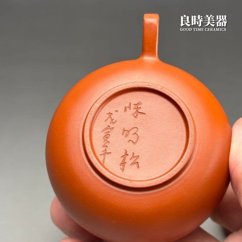 良時美器台灣茶器推薦-陳巧松手拉坏幾何朱泥壺100ml台灣作家落款