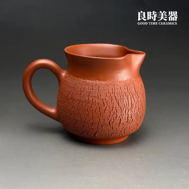 高端台灣茶器-陳政嵐手作爆裂朱泥茶海壺腹爆裂紋理與平滑壺頸對比細節