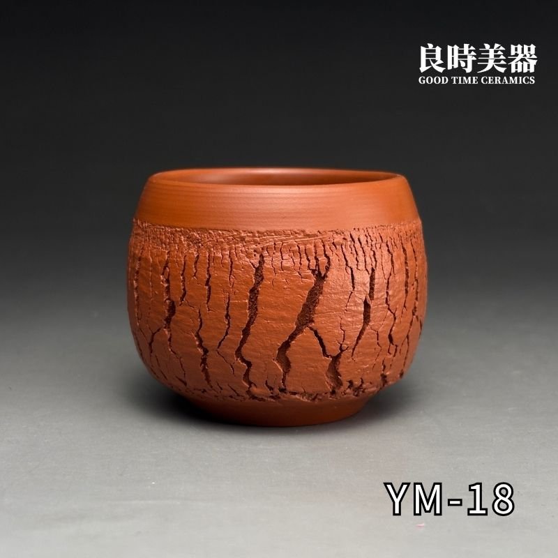 ym-18 (1) 台灣茶具-陳政嵐手作爆裂朱泥杯-ym-18正面外觀與手工爆裂樹皮肌理