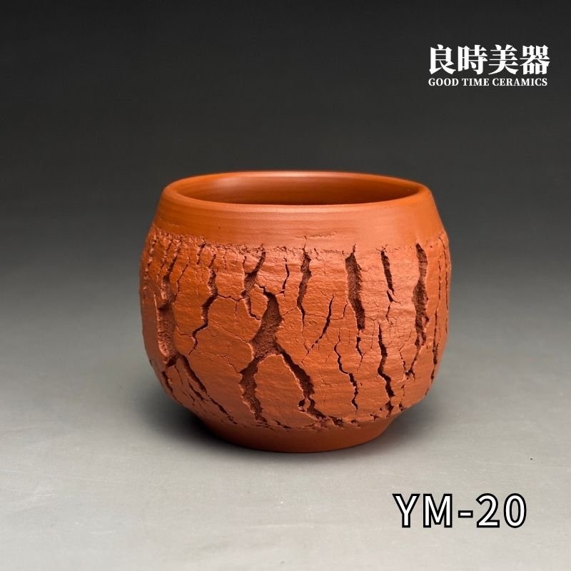 ym-20 (1) 台灣茶具-陳政嵐手作爆裂朱泥杯-ym-20正面外觀與手工爆裂樹皮肌理