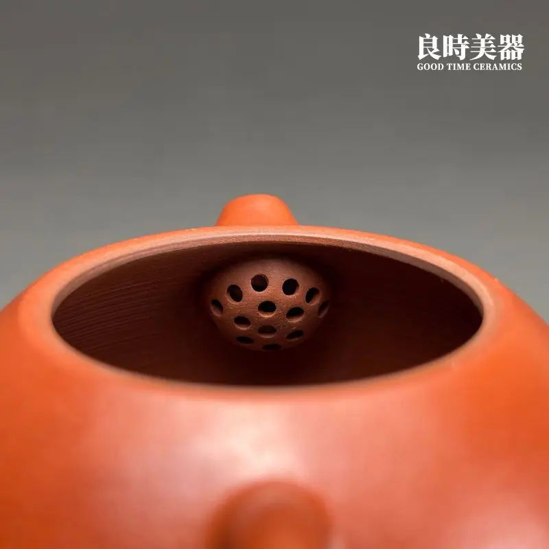 ym-21 (3) 高端台灣茶器-陳政嵐手作楓葉倒把西施朱泥壺內壁半球多孔蜂巢濾網工藝特寫