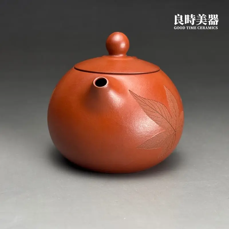 ym-21 (7) 陳政嵐手作楓葉倒把西施朱泥壺圓珠鈕蓋與截蓋西施造型局部特寫