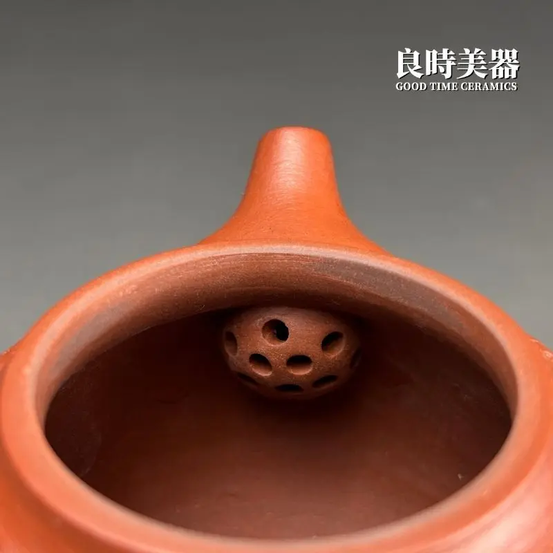 高端台灣茶器-陳政嵐手作爆裂朱泥壺內壁半球多孔蜂巢濾網工藝特寫
