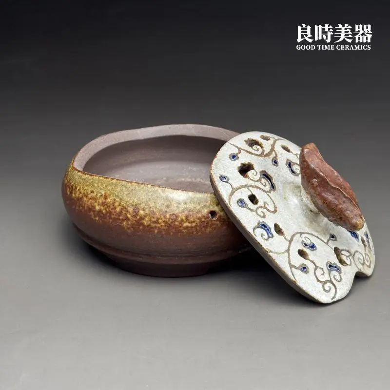 陳明謙手作藍彩花卉薰香爐上下分離兩件式結構與內壁原土胎面視覺